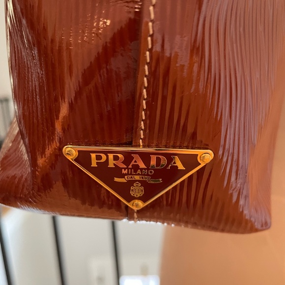 Prada Rust Patent Leather Shoulder Bag WITH AUTHENTICITY CARD - Picture 4 of 14